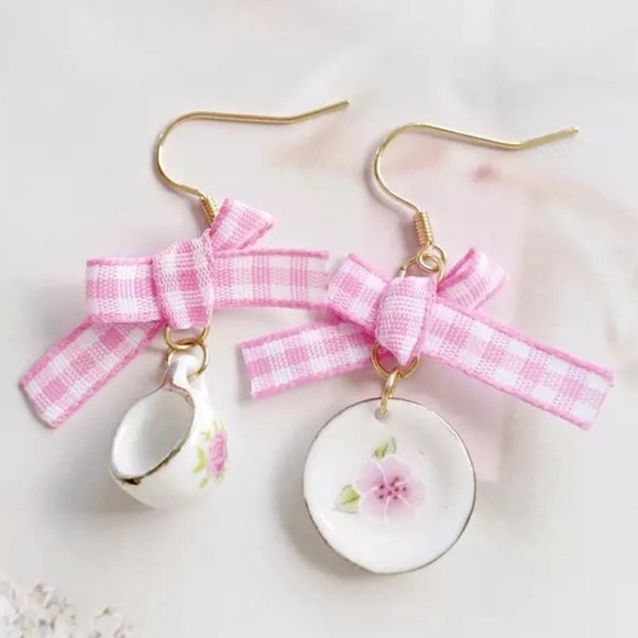 ModCloth Vintage Tea Party Set Earrings - Picture 3 of 6